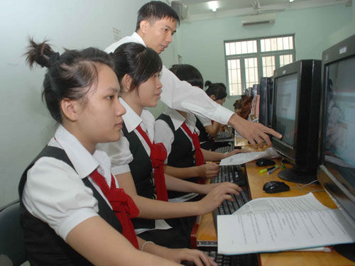 Khó tuyển và giữ giảng viên trẻ